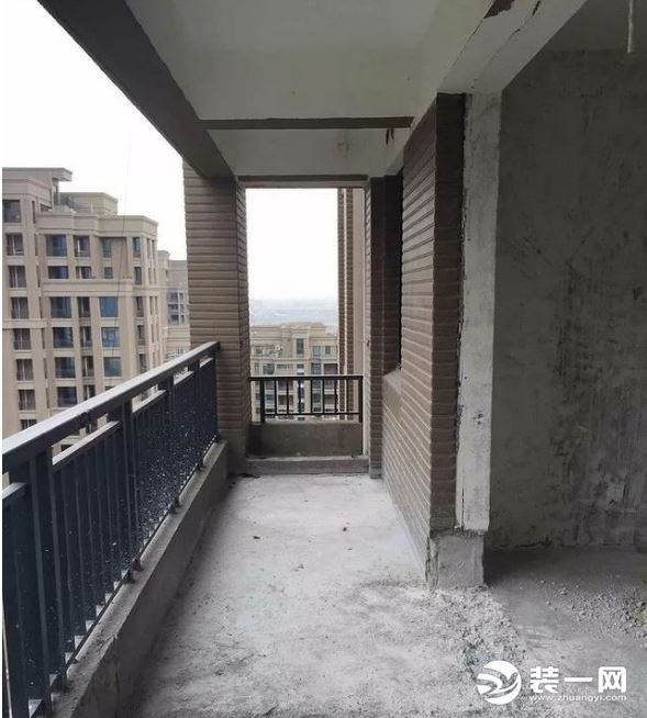 富豪新开门二居室毛胚房阳台